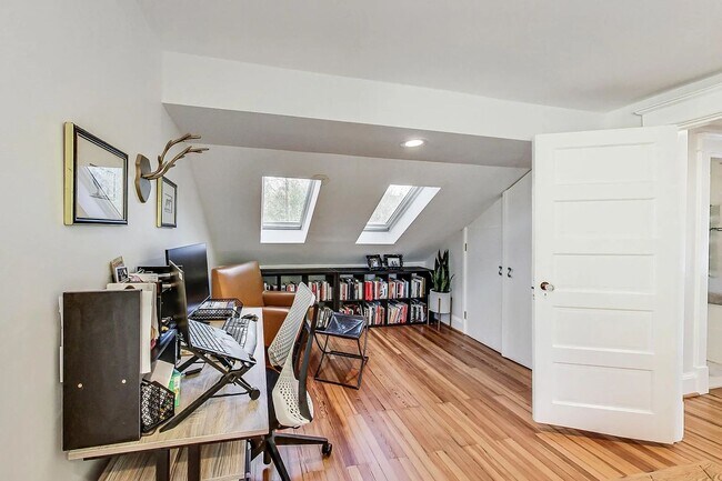 Building Photo - Palisades, NW Washington, DC - Beautiful 4...