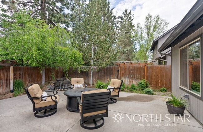 Building Photo - Modern and Spacious 3 bed/2 bath