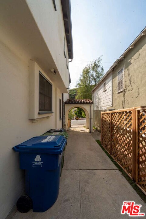 Building Photo - 2424 Canyon Dr