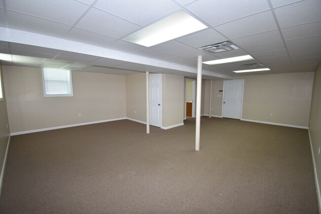 Building Photo - 3049 Westchester Dr