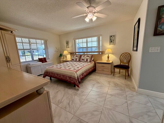 Building Photo - 5850 Summerfield Ct