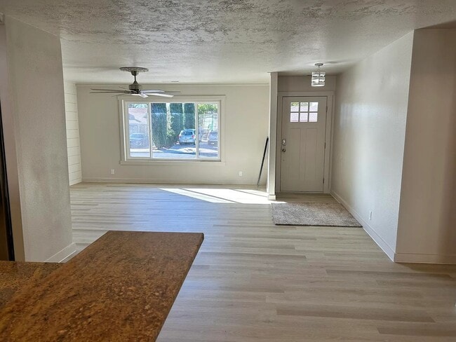 Building Photo - Gorgeous Santa Clara Home with Stunning Ki...