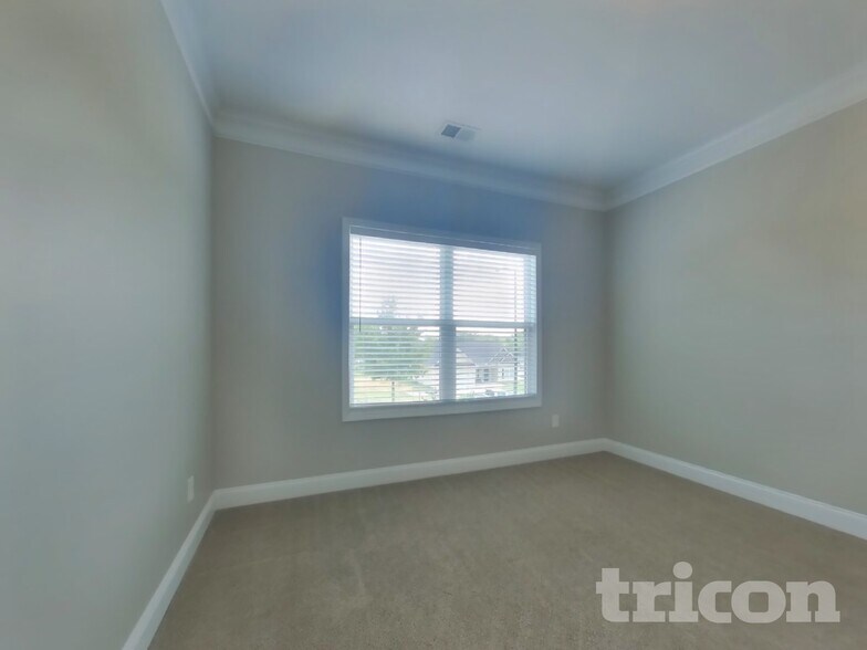 Building Photo - 402 Cranbrooke Dr