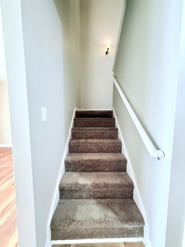 Building Photo - 7265 Crestside Dr