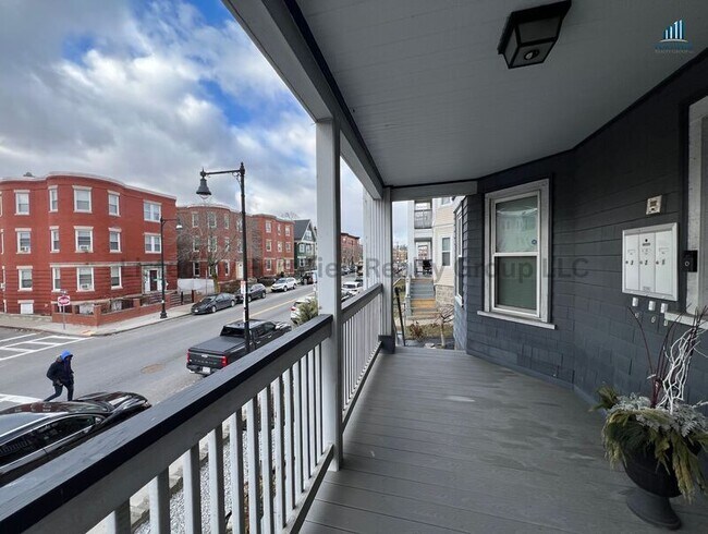 Building Photo - 142 Washington St