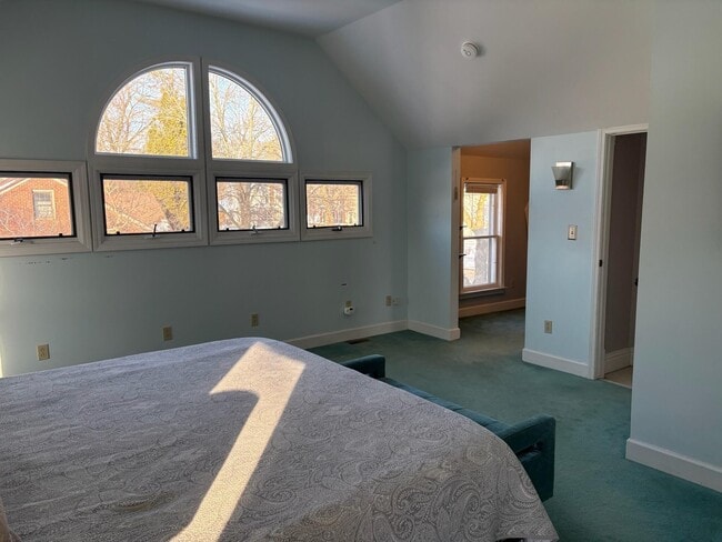 Building Photo - 433 McKinley St