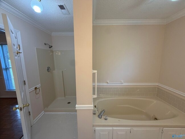 Building Photo - 701 Rigel Dr SW