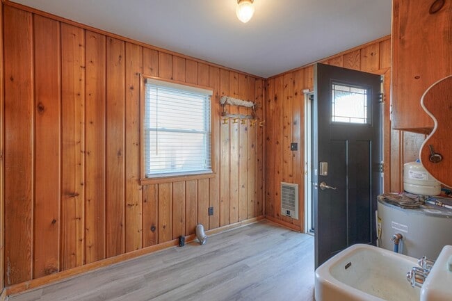 Building Photo - 476 Crescent Rd