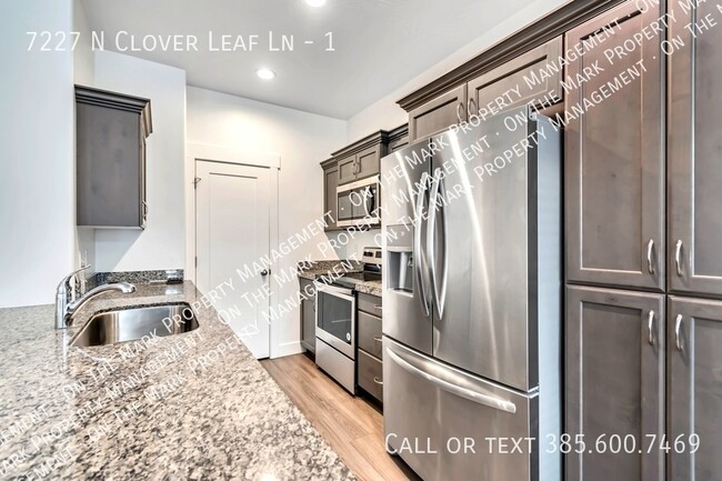 Building Photo - 7227 N Clover Leaf Ln