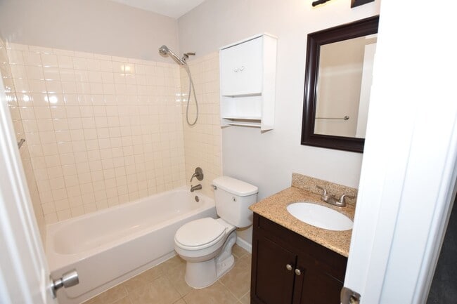 Building Photo - 3 Bedroom 1.5 bathrooms