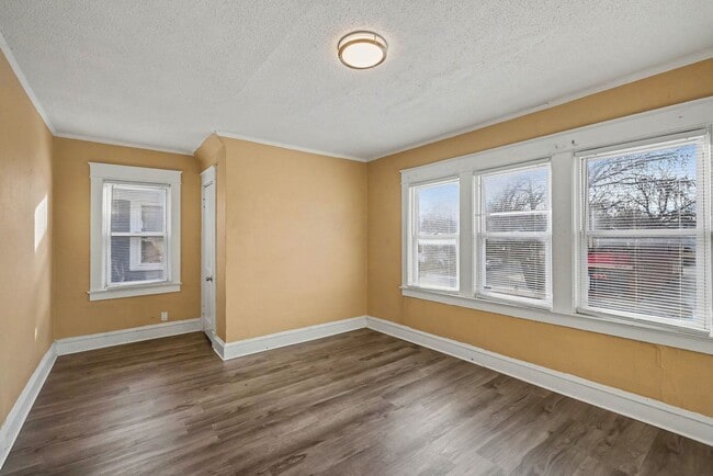 Building Photo - Beautiful 2 Bedroom 1 Bathroom house in Kansas City!