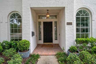 Building Photo - 4006 Chatham Ln