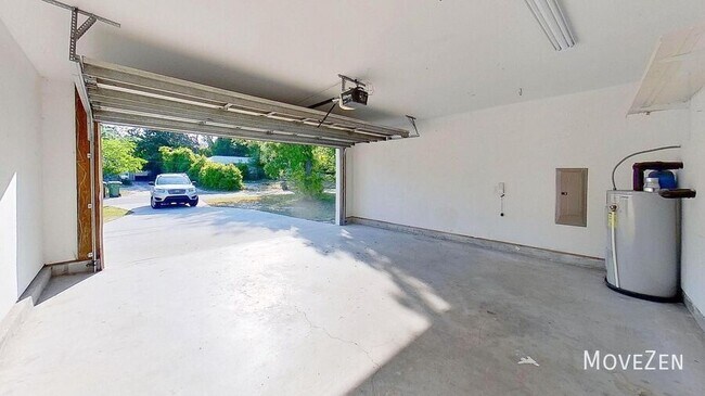 Building Photo - 2034 Monroe St