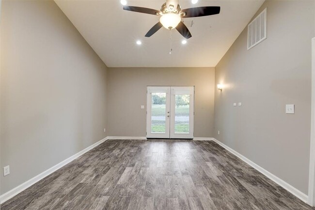 Building Photo - 3491 Balboa Cir