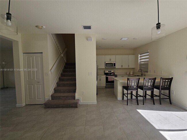 Building Photo - 3310 W 114th Terrace