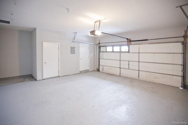 Building Photo - 880 Seville Row