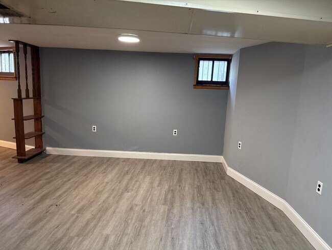 Building Photo - 7th street triplex