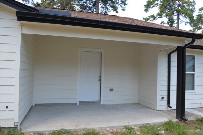 Building Photo - 214 Basswood Dr