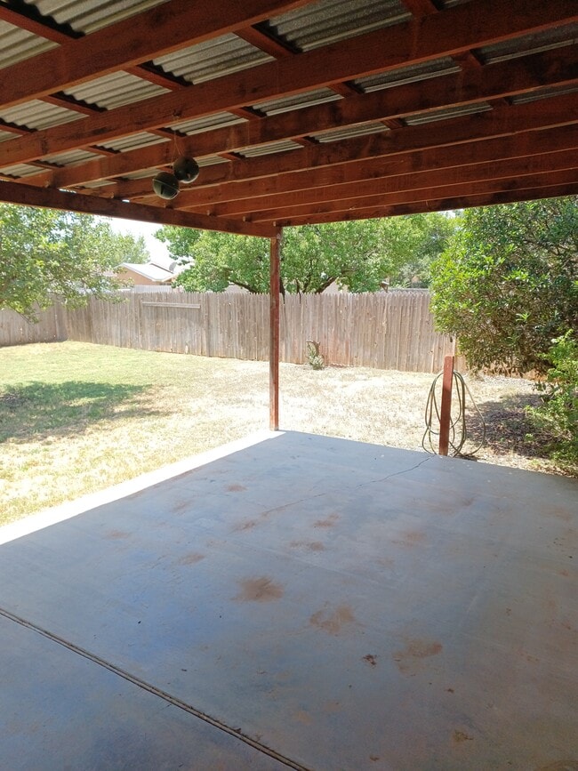 Building Photo - 601 Prairieview Dr