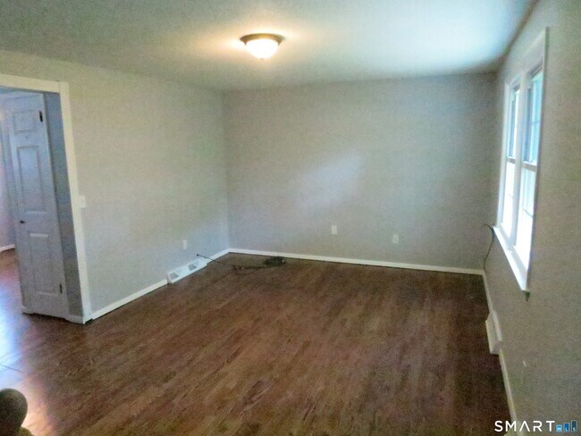 Building Photo - 6 Carolina Dr