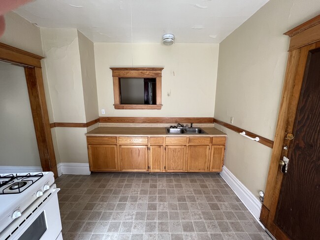 Building Photo - 2215 Pleasant Avenue South