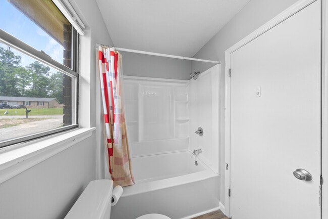 Building Photo - 210 Hillbrook Dr