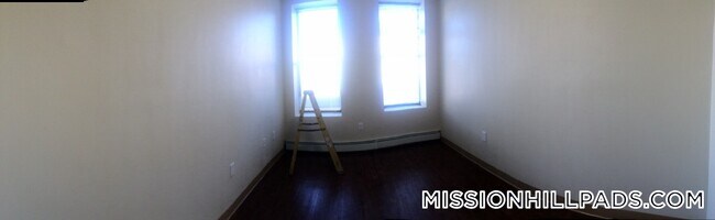 Building Photo - 13 Ruggles St