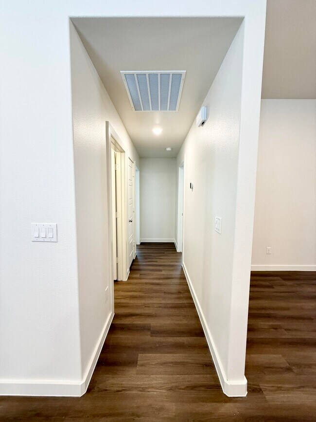 Building Photo - 2130 Langford Ave