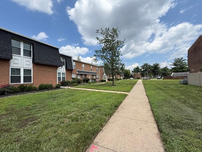 Building Photo - 2041 Harbour Dr
