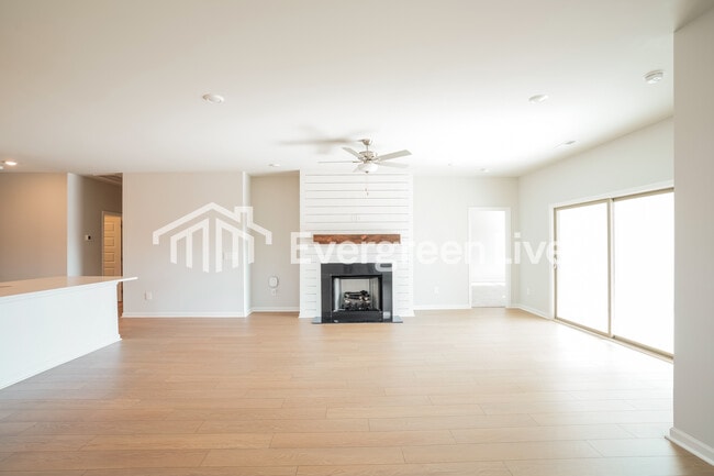 Building Photo - 100 Chain Bridge Circle