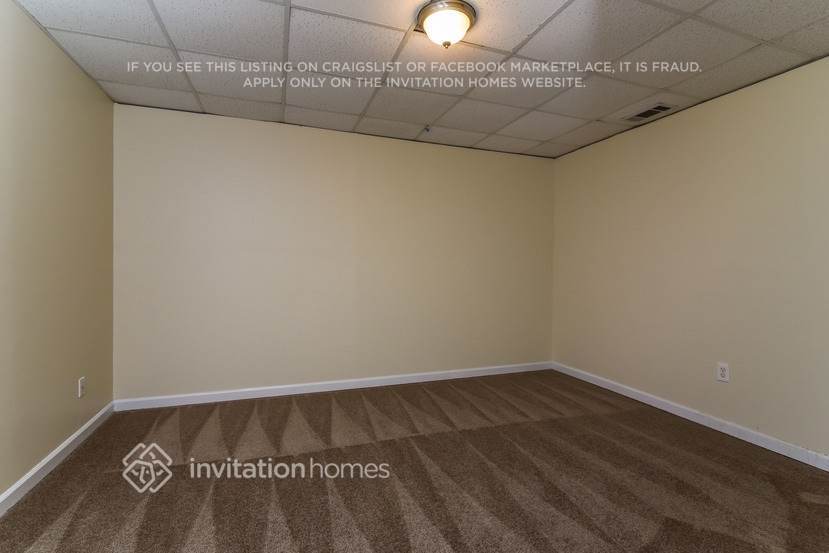 Building Photo - 430 Croftwood Close