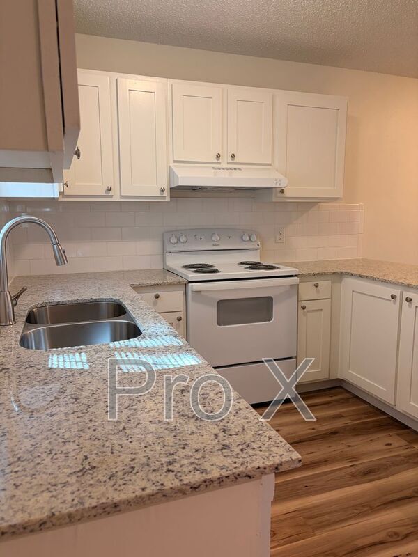 Building Photo - 504 N Betty Jo Dr