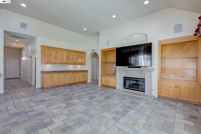 Building Photo - 2779 E Ruby Hill Dr