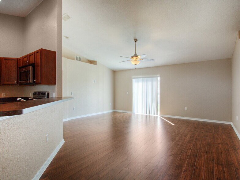 Building Photo - 8364 Greystone Dr