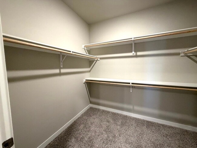 Building Photo - 1700 Daleside Ln