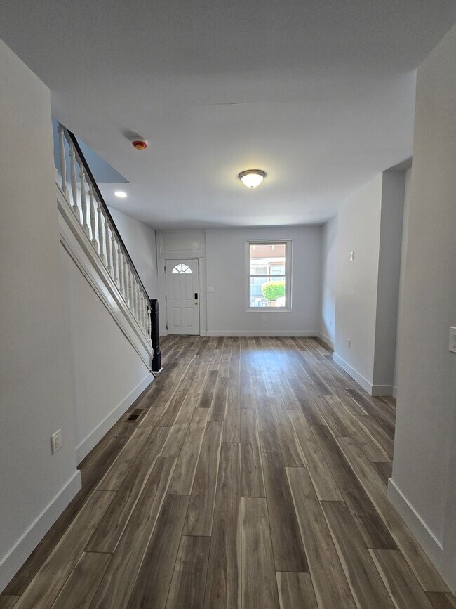 Building Photo - Gorgeous Fully Renovated 3-Bedroom Home | ...