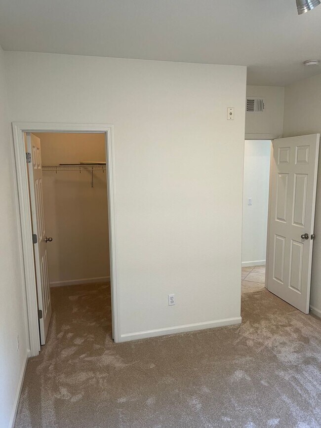 Building Photo - Bright Corner 3BD/3BA Townhome Near BART & Great Mall!