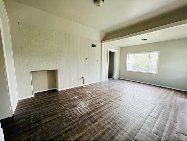 Building Photo - 3414 Central Ave