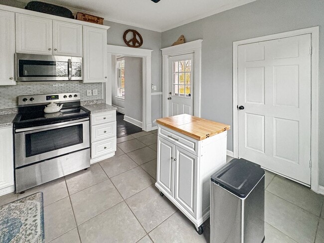 Building Photo - Spacious 3 Bedroom in Richmond