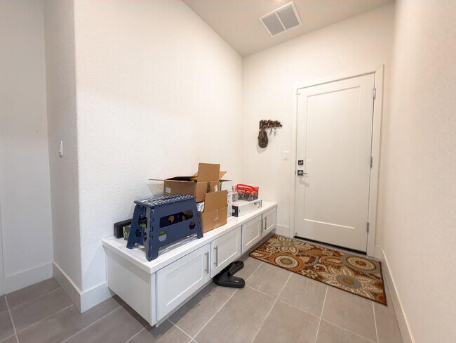 Building Photo - 2665 Luna Ave