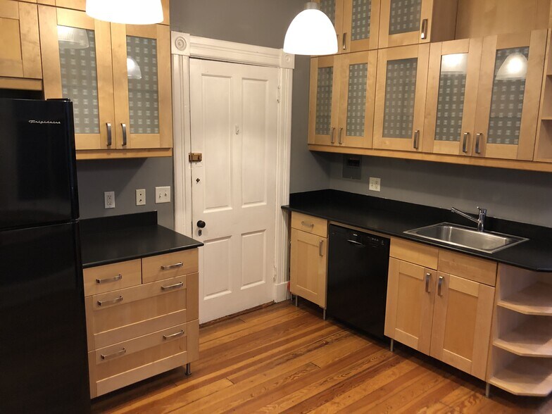 Building Photo - 1406 Sycamore Street