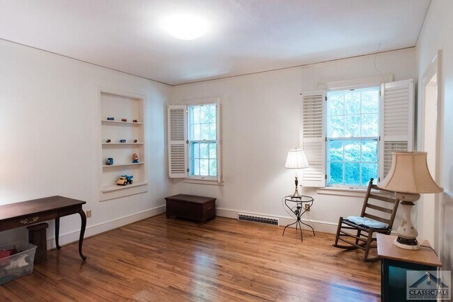 Building Photo - 285 Hampton Ct