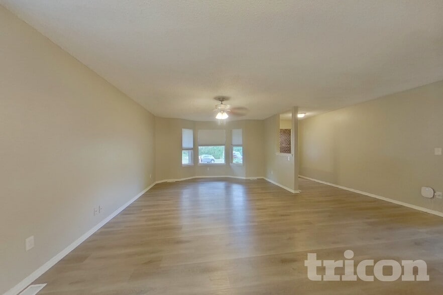 Building Photo - 6455 Montarbor Dr