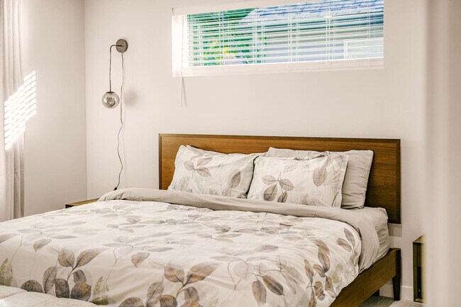 Building Photo - 3202 NW Division St