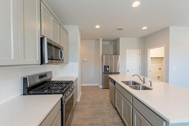 Building Photo - 12411 Zenyatta Dr