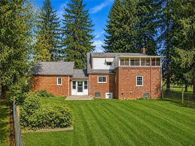 Building Photo - 1060 S Hermitage Rd