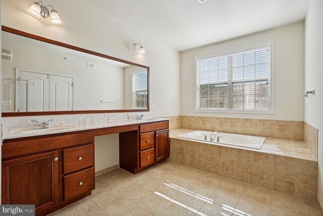 Building Photo - 43085 Thoroughfare Gap Terrace