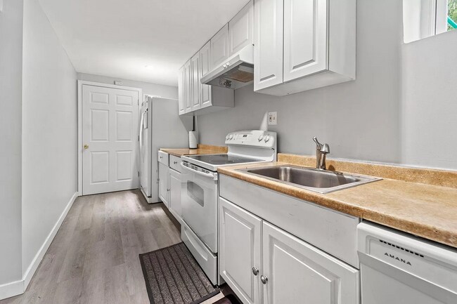 Building Photo - 9901 Ashburton Ln