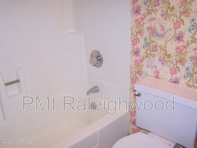 Building Photo - 220 Foxkroft Dr