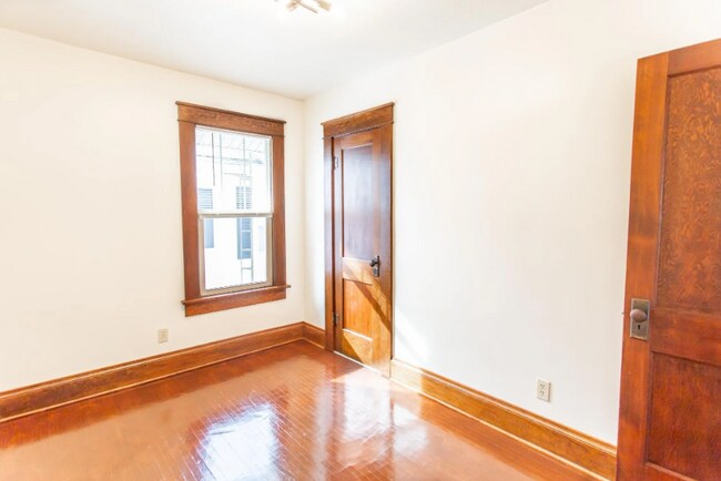 Building Photo - 1610 17th Ave